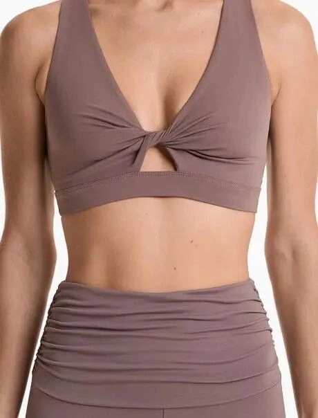 Yoga Apparel Detailing & Craftsmanship - 02